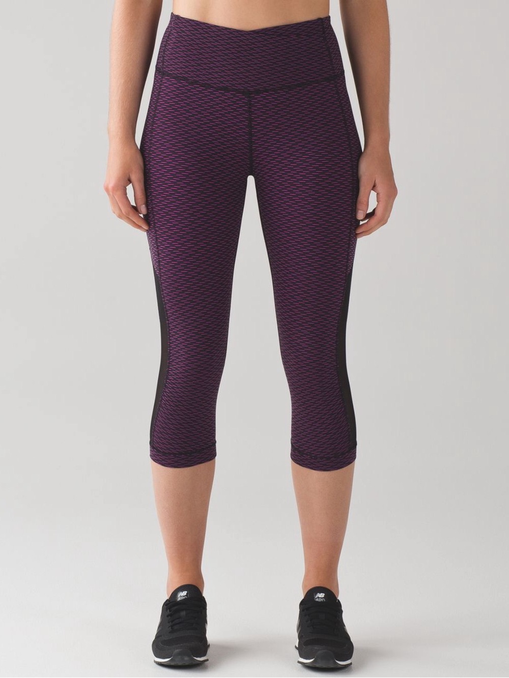 Lululemon Gear Up Crop (17")
Score Jacquard Black Polar Pink / Black